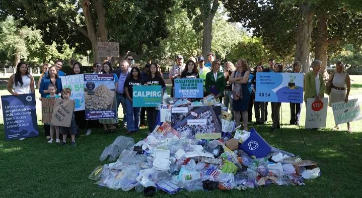 Environmentalists, lawmakers urge Newsom not to weaken plastic pollution law
