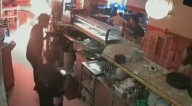 CLIENTE ENFURECIDO QUEMA CAFETERÍA PORQUE NO LE DIERON MAYONESA
