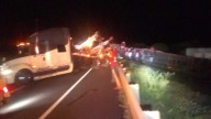 Se vuelca tráiler sobre la autopista Siglo XXI