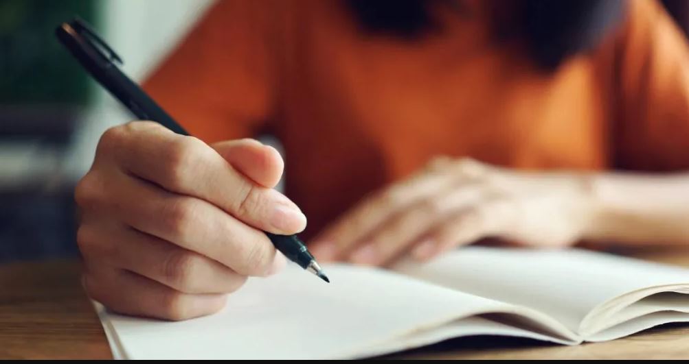 ¿La IA revela su personalidad a través de escritos? Un estudio lo confirma