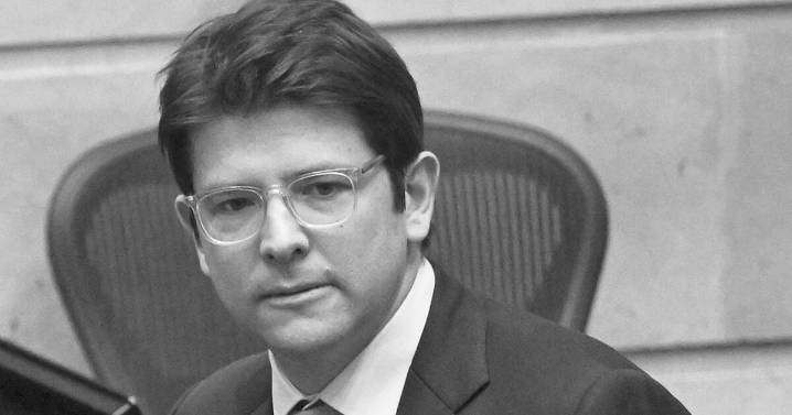 Muere Miguel Uribe, precandidato presidencial de Colombia, baleado por un sicario de 15 años durante un mitin