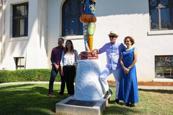 Woodland Public Library celebrates new ‘Bee’s Knees’ sculpture for the community