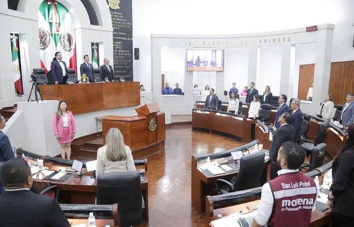 Congreso aprueba dictamen de jubilación para policías municipales
