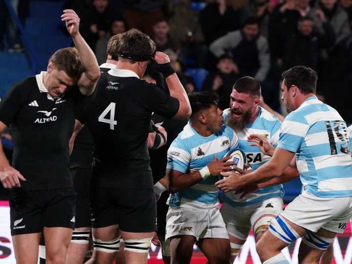 La prensa de Nueva Zelanda llenó de elogios a Los Pumas y calificó de "indisciplinados" a los All Blacks