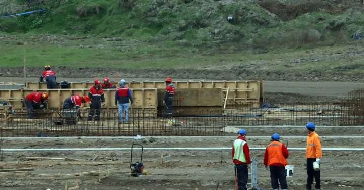 Desempleo en Chile anota leve baja y gobierno celebra la creación de 532 mil puestos de trabajo