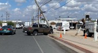 Choca automóvil contra poste de CFE al sur de Hermosillo