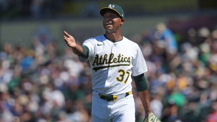 Athletics reliever José Leclerc has successful shoulder surgery