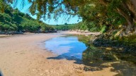 La presencia de restos fecales obliga a cerrar al baño la playa de Poo, en Llanes