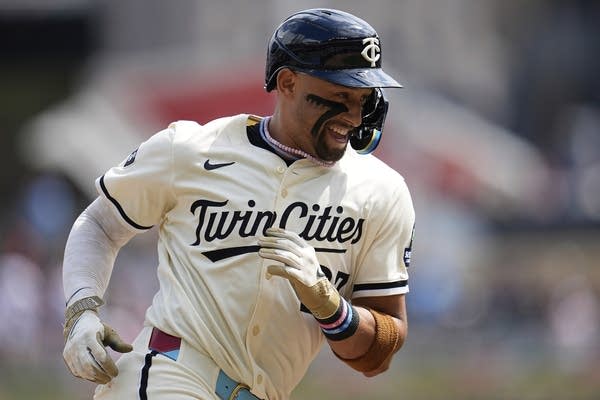 Brooks Lee's 1st grand slam highlights 6-run 3rd inning as Twins top Tigers 8