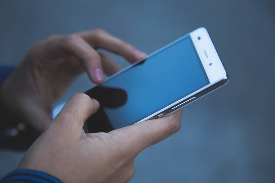 Apple, Corning to manufacture iPhone and Apple Watch cover glass in Kentucky