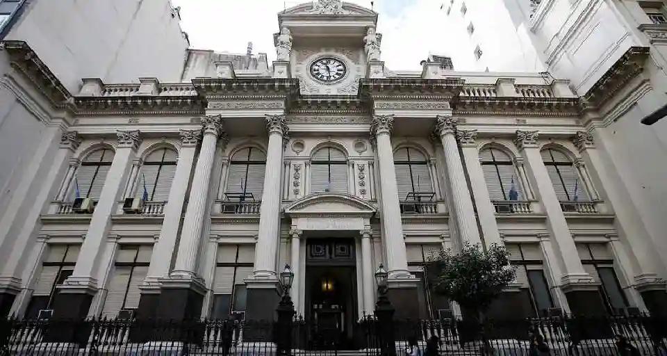 Banco Central de Argentina endurece la política monetaria