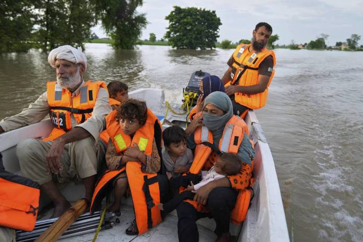 Dejan 34 muertos inundaciones repentinas en Cachemira india