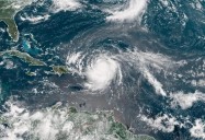 El huracán Erin rebajó su fuerza a categoría 3 mientras lleva fuertes lluvias al Caribe