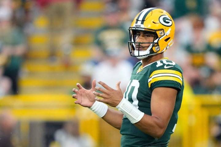 Packers' Jordan Love to have thumb surgery, expected to return in 1 week