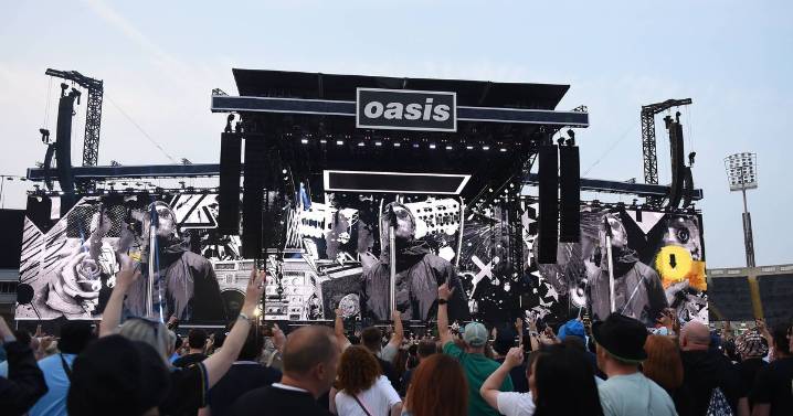 Oasis fans in huge row over 'cringiest' chant as they slam Irish crowd's reaction