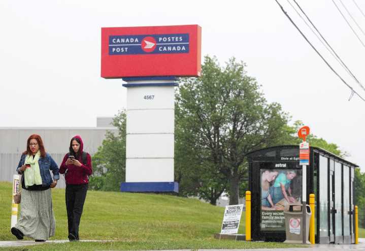 Canada Post and union meeting delayed until next week due to mediator availability