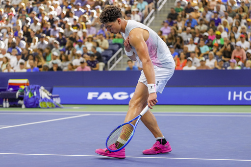 Ben Shelton se retira del US Open tras lesionarse el hombro contra Mannarino