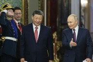 Putin llega a China para una cumbre clave organizada por Xi Jinping