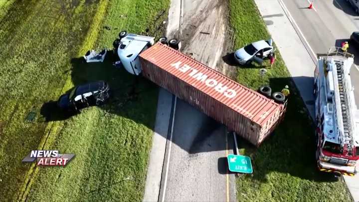 Rollover crash involving tractor-trailer, 2 vehicles causes SB delays on I