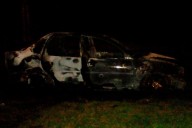 Voraz incendio destruyó un auto en plena Autovía 12
