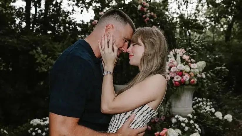 Taylor Swift anunció su compromiso con Travis Kelce y mostró el anillo que le entregó el jugador de la NFL