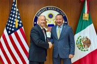 Se reúne Embajador Johnson con comisionado de CBP