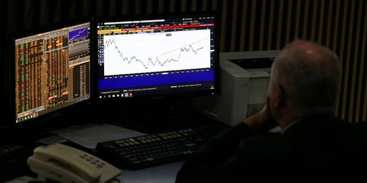 Jornada financiera: el dólar acentuó su baja con el dato de inflación, pero las acciones padecieron las altas tasas
