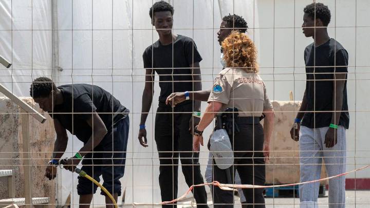 Vox rechaza el traslado de menores migrantes a Extremadura y el PSOE acusa a Guardiola de "indignidad"
