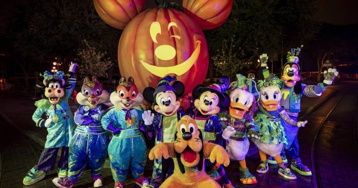Disneyland Resort Celebrates Fall Beginning Aug. 22, 2025 with Halloween Time and Plaza de la Familia