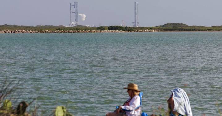 La nave 'Starship' de SpaceX cumple con éxito su décima prueba después de tres fallidas