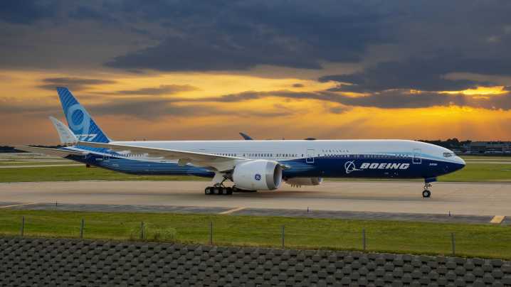 Behind The Scenes: Preparing The Boeing 777X For Airshow Displays
