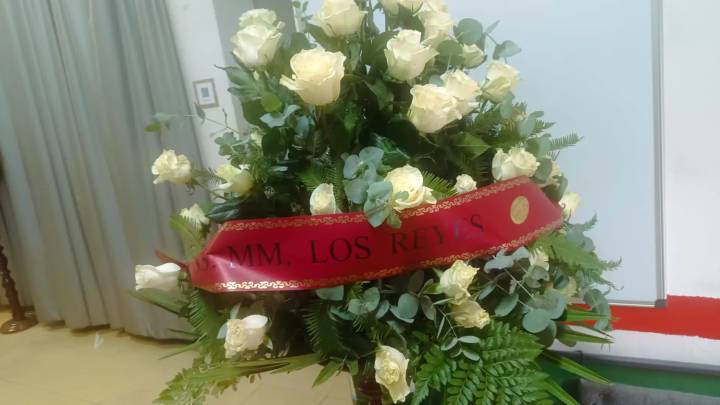 Los Reyes envían rosas blancas para Lambán y un telegrama de pésame para su familia