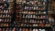 Adidas y diseñador se disculpan por plagio de huaraches de Oaxaca