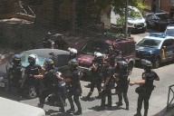 Un doble atrincheramiento genera el caos en Puerta del Ángel y se salda con siete detenidos de la misma familia: "Tres de ellos resultaron heridos por arma blanca"