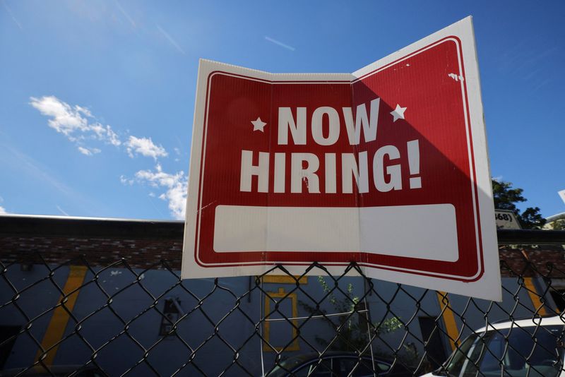 US weekly jobless claims fall amid low layoffs