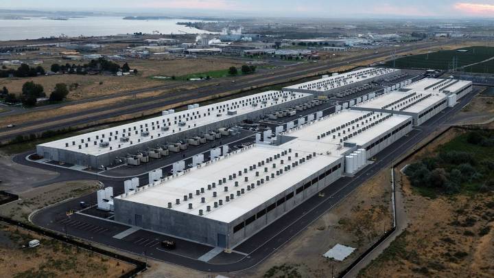 States pressured to deal with data centers' electricity use