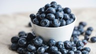 Esta es la fruta ideal si tenemos más de 50 años: mejora la memoria y la función cognitiva