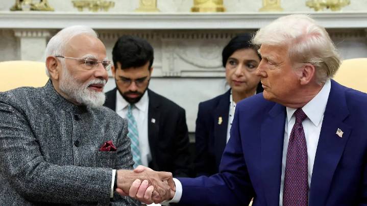 Trump impone aranceles adicionales del 25% a la India por la compra de petróleo ruso