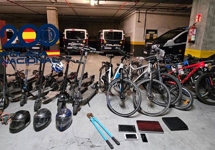 Detenido en Gijón con 12 bicicletas y 13 patinetes eléctricos robados que guardaba en un trastero