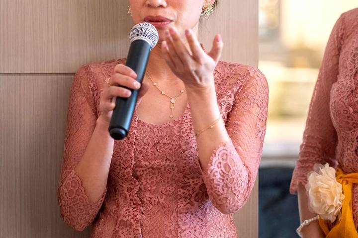Wedding Guests Shocked as Maid of Honor Forgets Speech and Talks About Herself