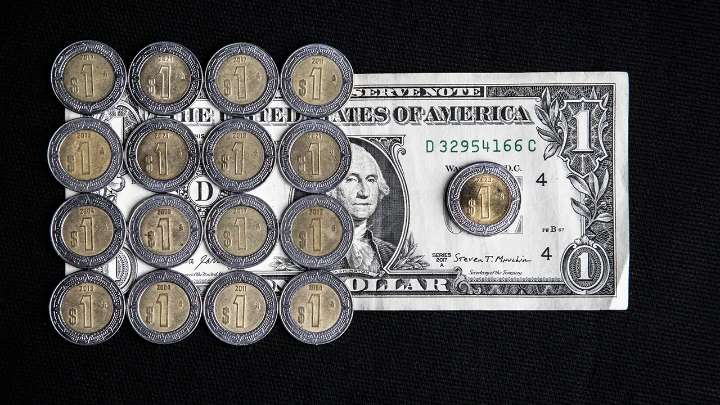 Peso avanza por expectativas de recorte de tasas de la Fed