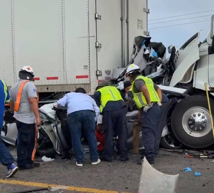 Video: Fuerte choque deja siete lesionados en la carretera Jiménez