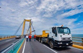 ¡Renovación en marcha! El Puente G/J Rafael Urdaneta inicia su gran mantenimiento con el reemplazo de 14 guayas.