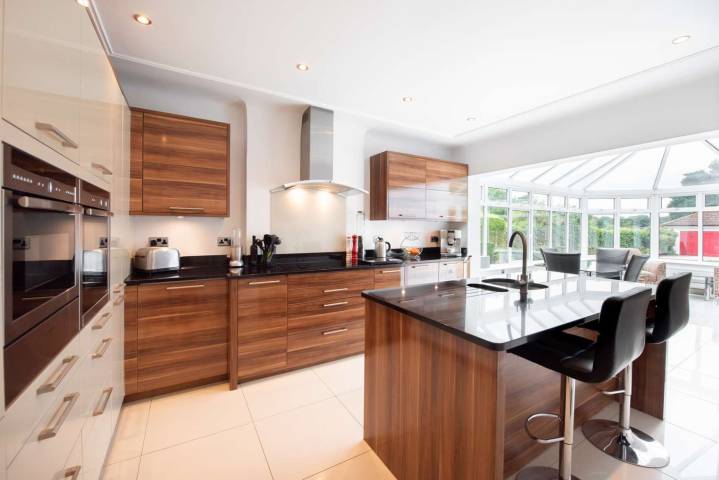 8 Kitchen Design Choices That Make the Space Look Dirtier