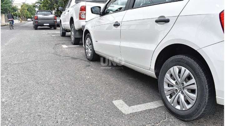 Nuevo sistema de estacionamiento medido: una aplicación indicará dónde hay lugar para estacionar en Santa Fe