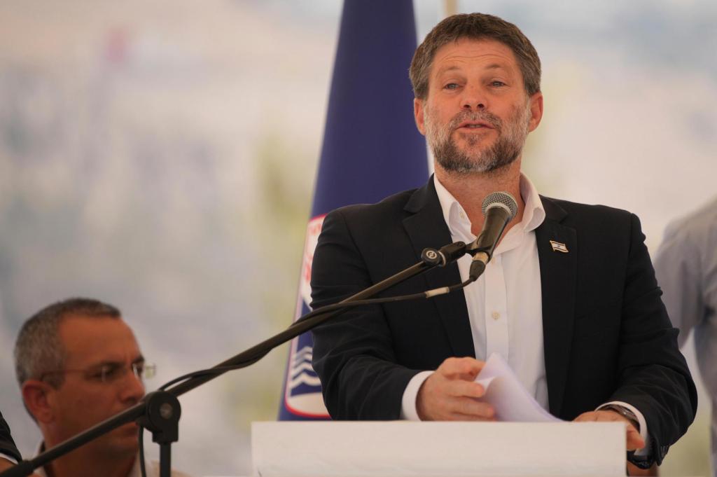 Israel announces a settlement that critics say will effectively sever the West Bank in two