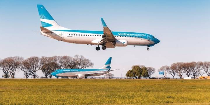 El Gobierno aprobó el plan de acción de Aerolíneas Argentinas y estima una ganancia operativa en el año de $59.000 millones