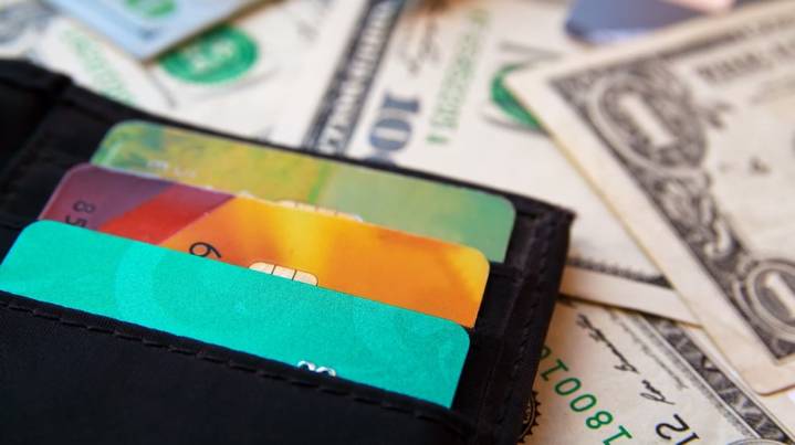 Dólar oficial y dólar tarjeta: banco por banco, a cuánto cotizan este viernes 8 de agosto