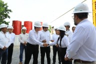 Recorre gobernador Américo Villarreal planta que transforma plásticos en combustibles en Altamira