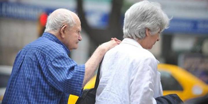 Inician los pagos de agosto de la ANSES, quienes cobran hoy